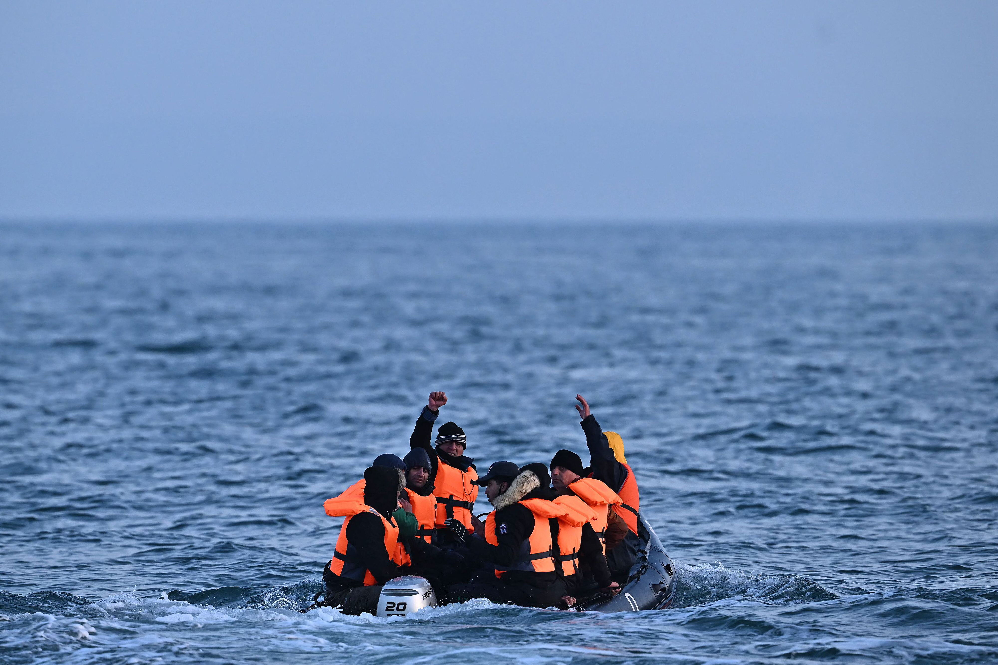 manche : au moins cinq migrants morts dans une tentative de traversée