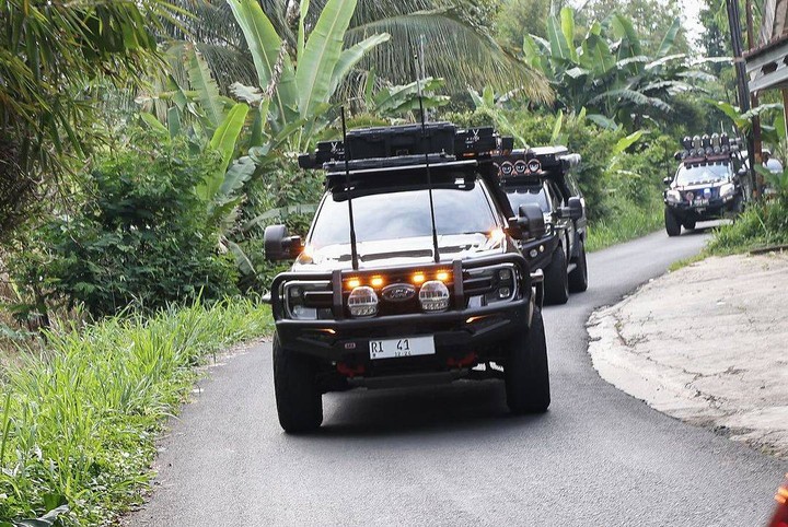 aksi menteri ahy blusukan ke cianjur pakai ford ranger raptor