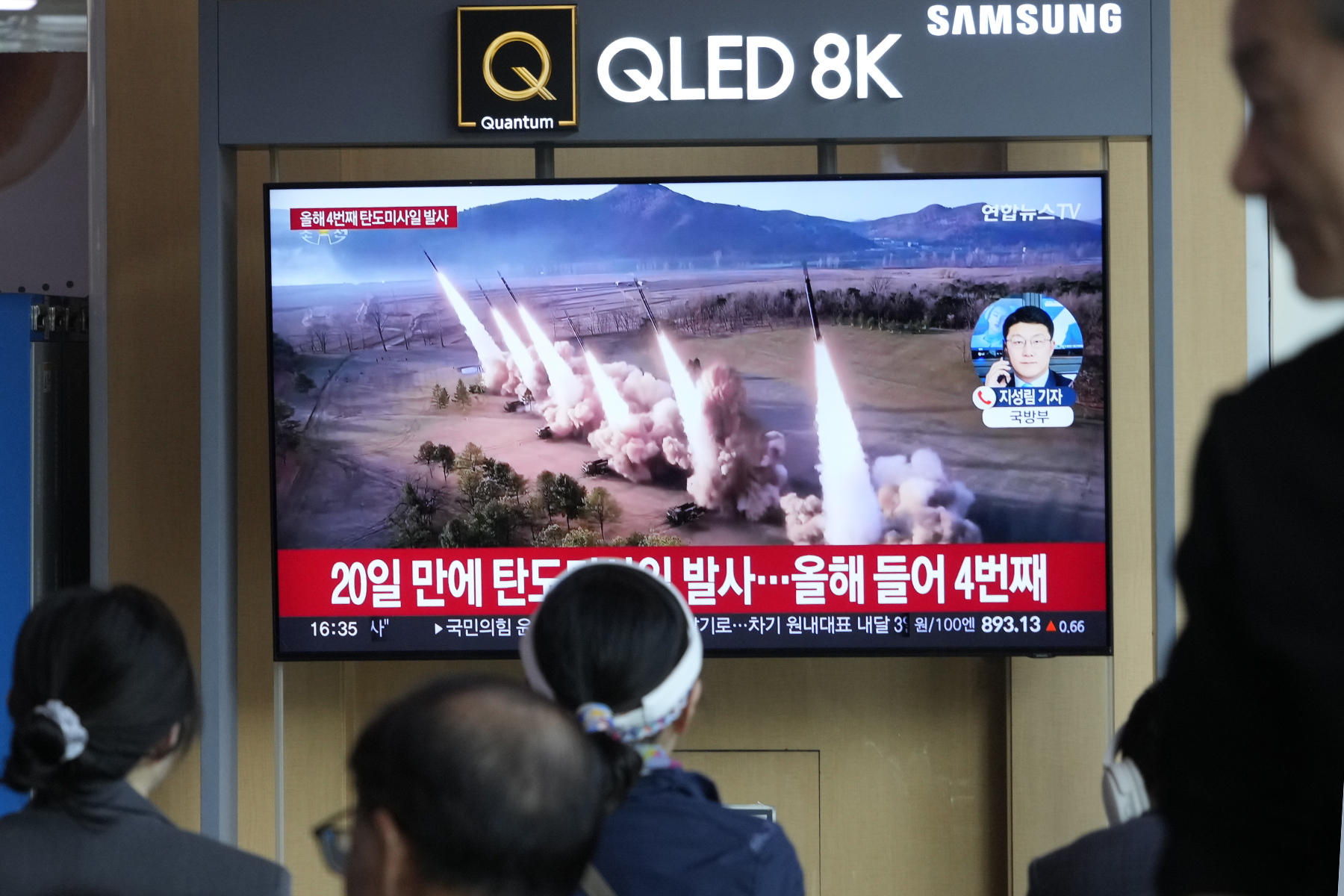 kim jong un dirige pruebas con cohetes que simulan un contraataque nuclear contra sus enemigos