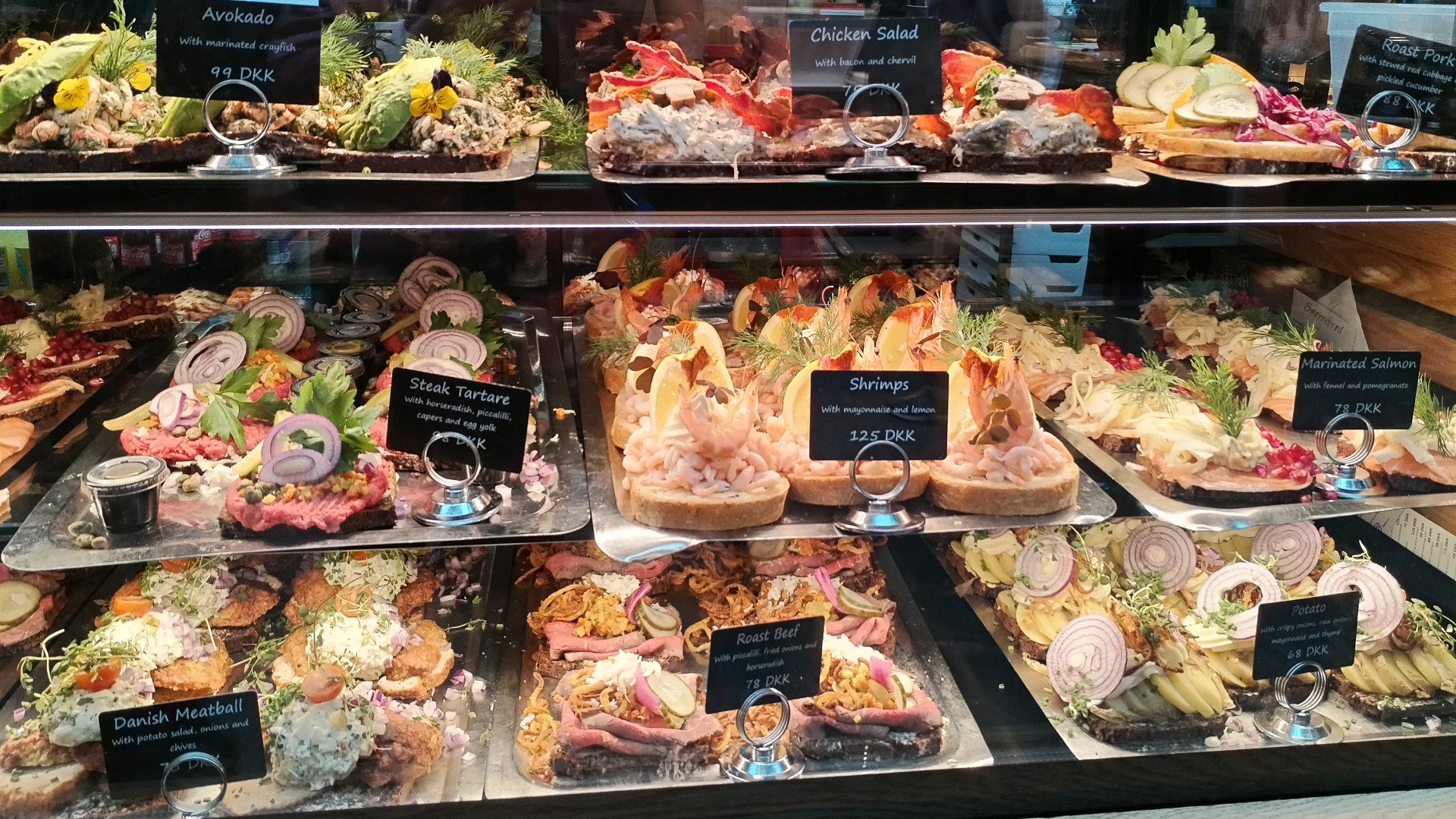 ochutnejte kodaň: kde koupíte nejlepší krevetové chlebíčky, kam zajít na tržnici a co si přivézt domů