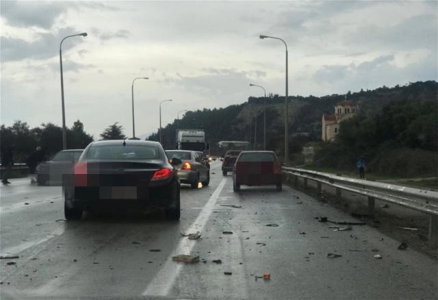 Θεσσαλονίκη: Τροχαίο μεταξύ στρατιωτικού λεωφορείου, απορριμματοφόρου και ΙΧ - Ένας τραυματίας