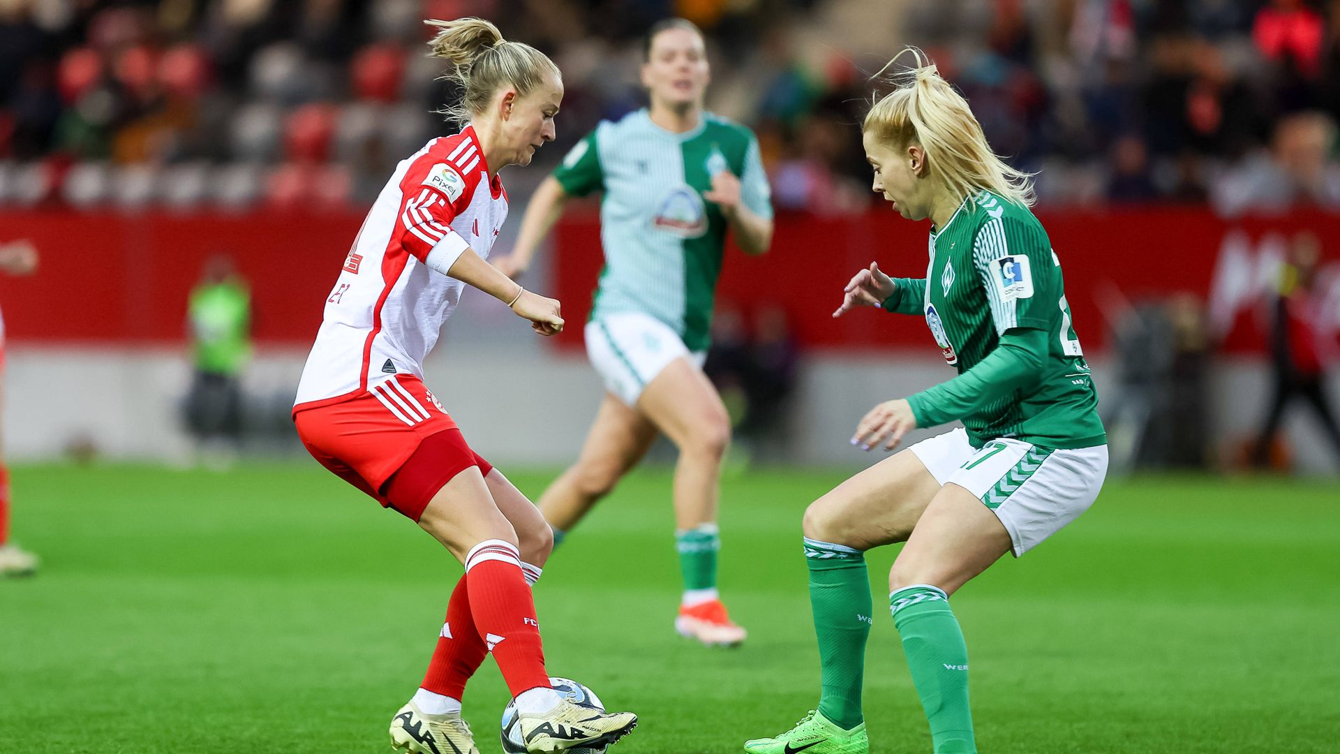 frauen-bundesliga: fc bayern mit traumtoren gegen werder bremen auf dem weg zur titelverteidigung