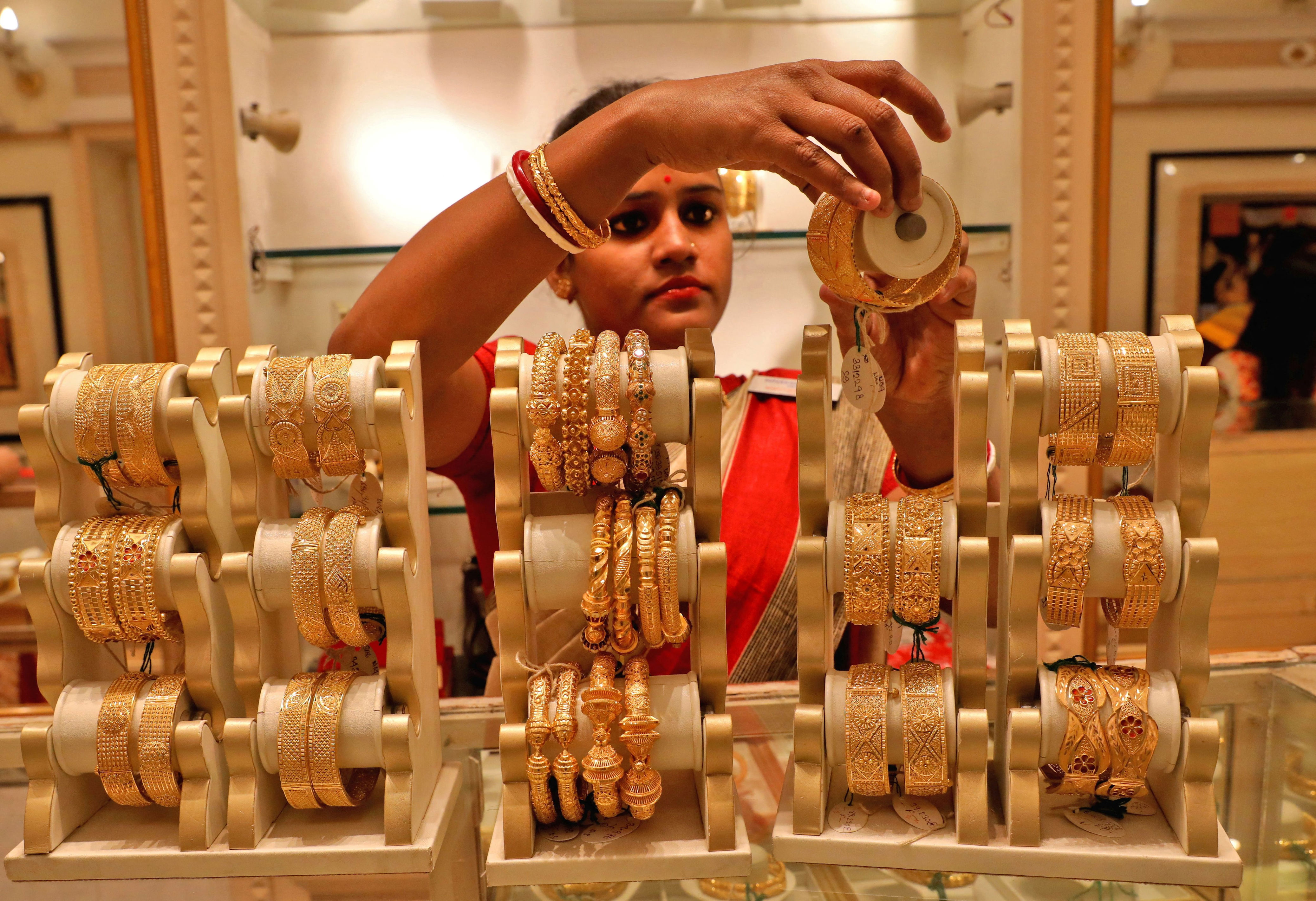 gold prices drop to two-and-a-half week low on easing middle east conflict