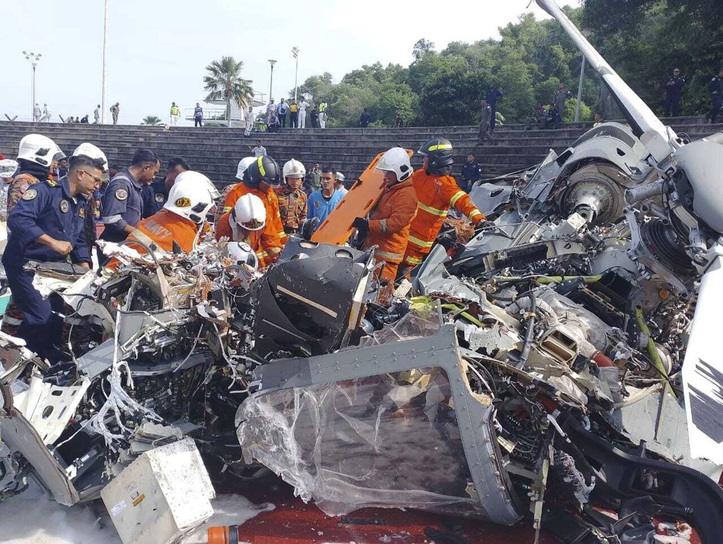 malaisie : deux hélicoptères militaires entrent en collision, dix morts