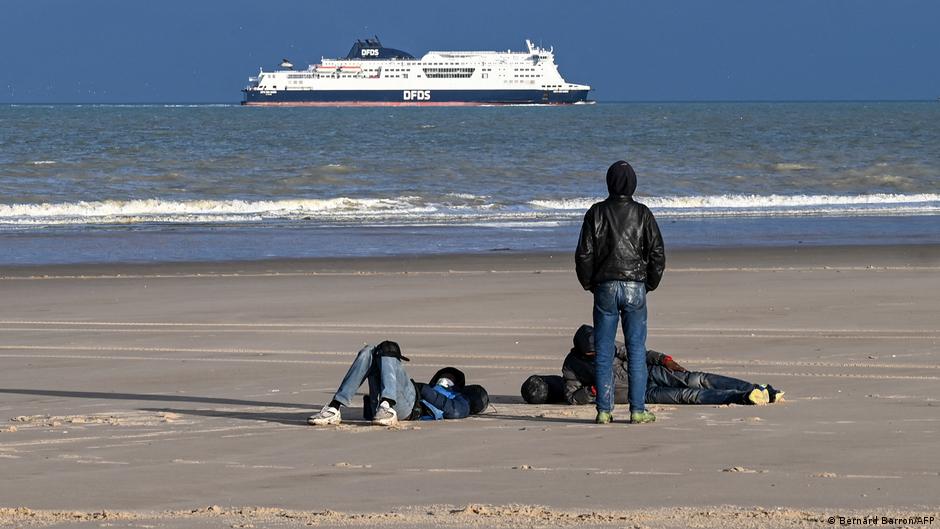 five migrants die in english channel crossing attempt