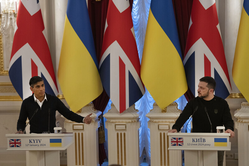 británie poskytne ukrajině dosud největší balík vojenské pomoci, uvedl londýn