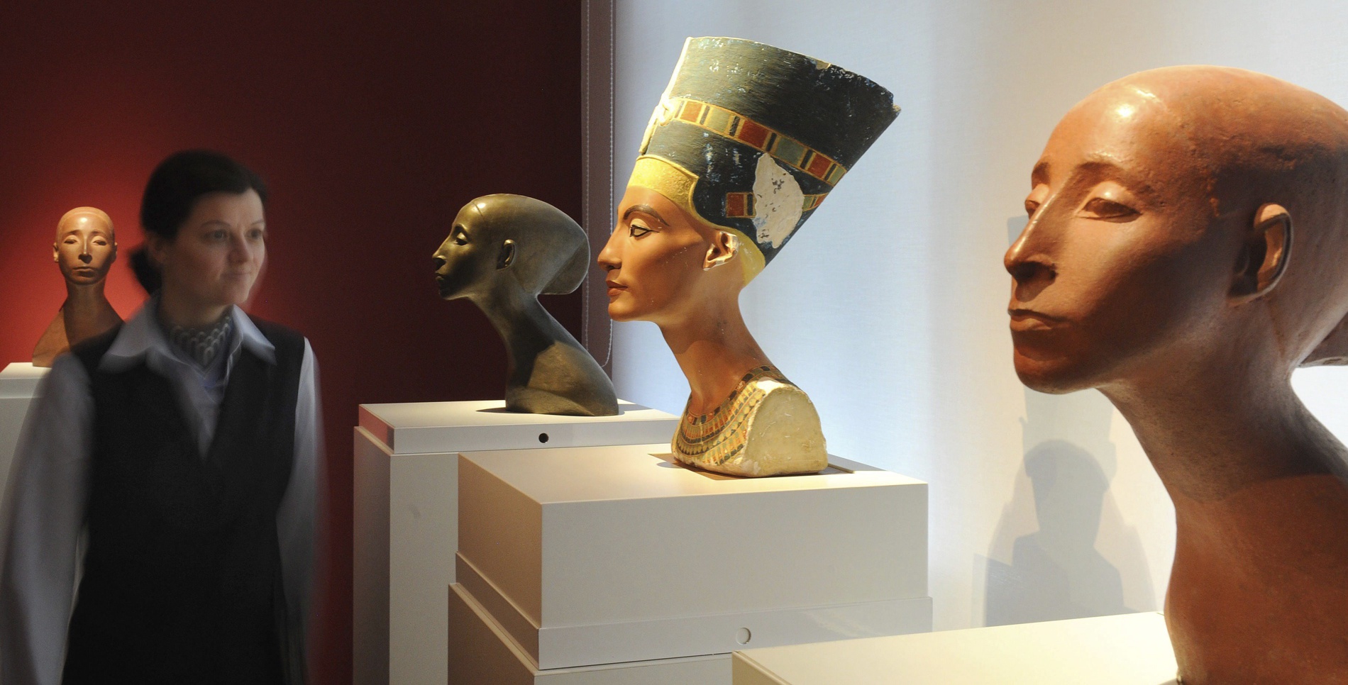 el busto de nefertiti cumple 100 años de exhibición al público