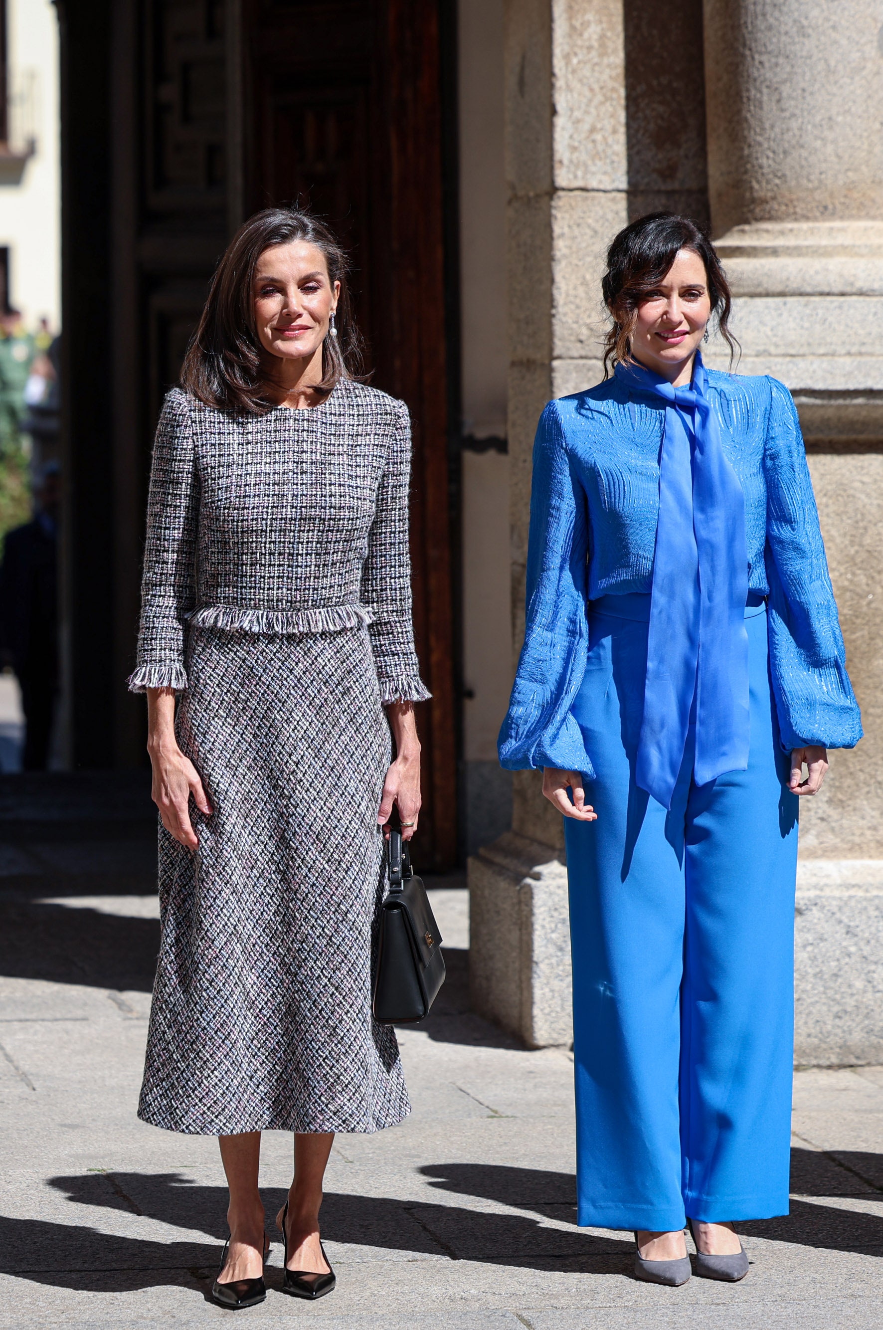 la reina letizia estrena vestido de tweed para la entrega del premio miguel de cervantes a luis mateo díez