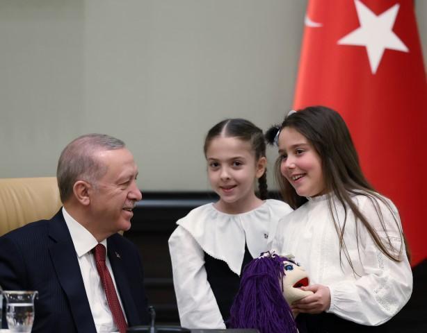 cumhurbaşkanı erdoğan'dan 23 nisan ulusal egemenlik ve çocuk bayramı mesajı