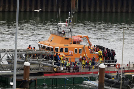 5 migrants die while crossing the English Channel hours after the UK approved a deportation bill<br><br>