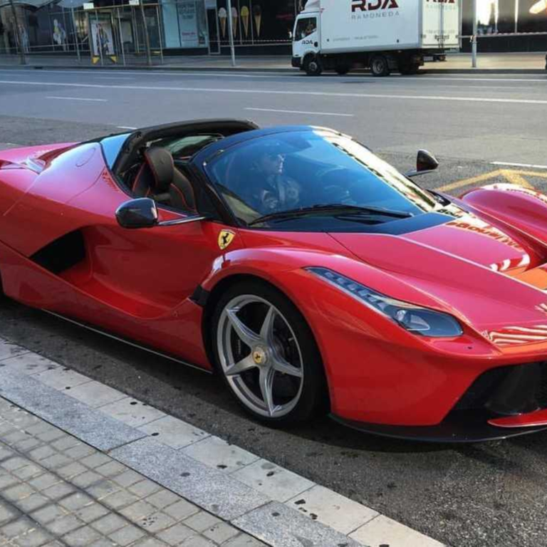 LaFerrari Aperta: Go Wild in a Convertible Hypercar