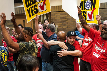 Auto workers just scored a huge victory — and Republicans are furious<br><br>