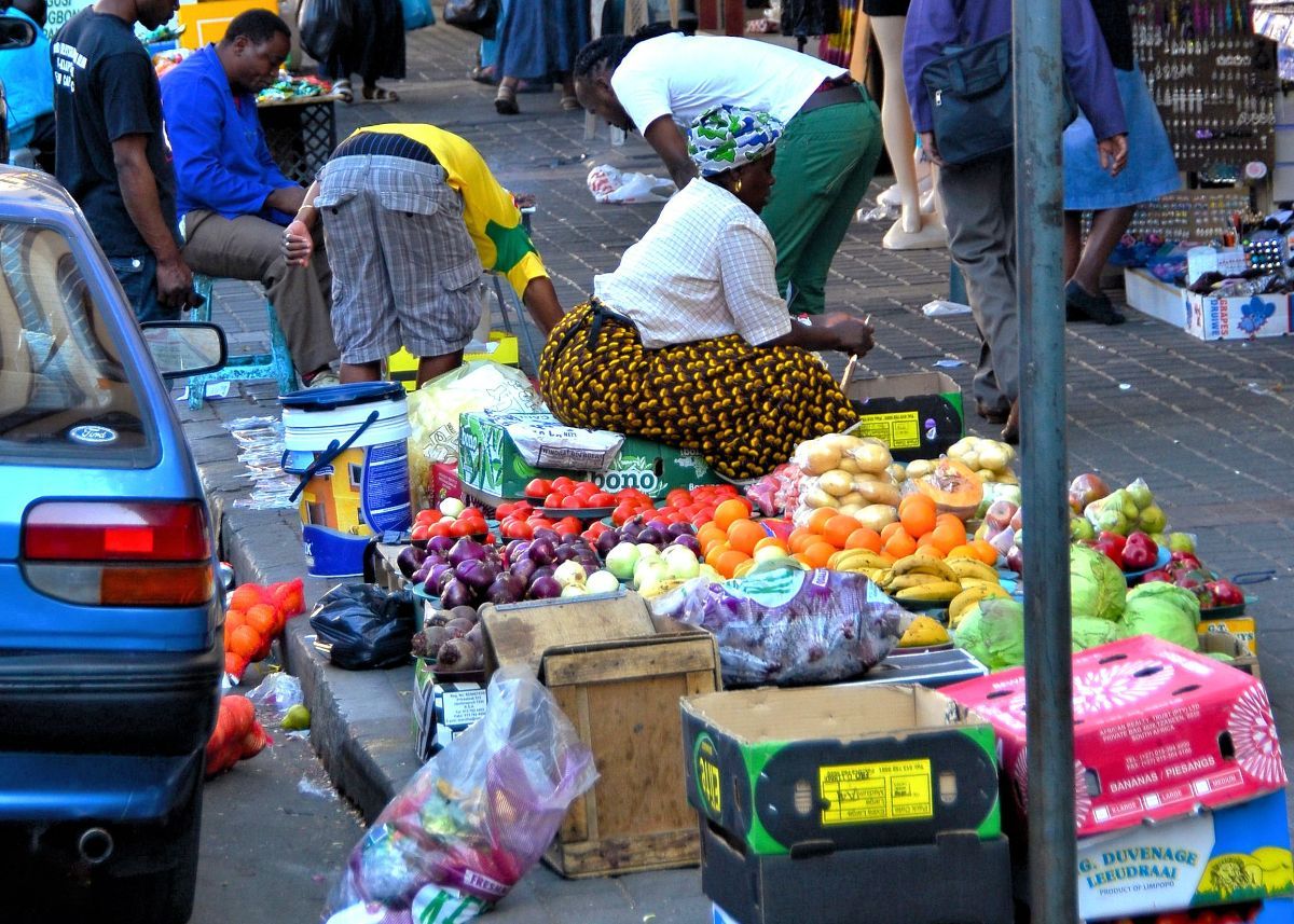 ‘unlicenced’ hawkers are being evicted from johannesburg suburbs