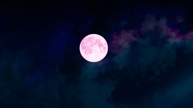 ροζ πανσέληνος: πότε θα δούμε στην ελλάδα το ολόγιομο φεγγάρι του απριλίου