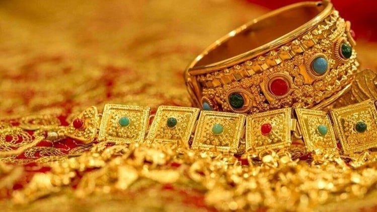 gold, silver price on april 23: major correction seen, yellow metal hovers near rs 71,000, silver dips 3.5%