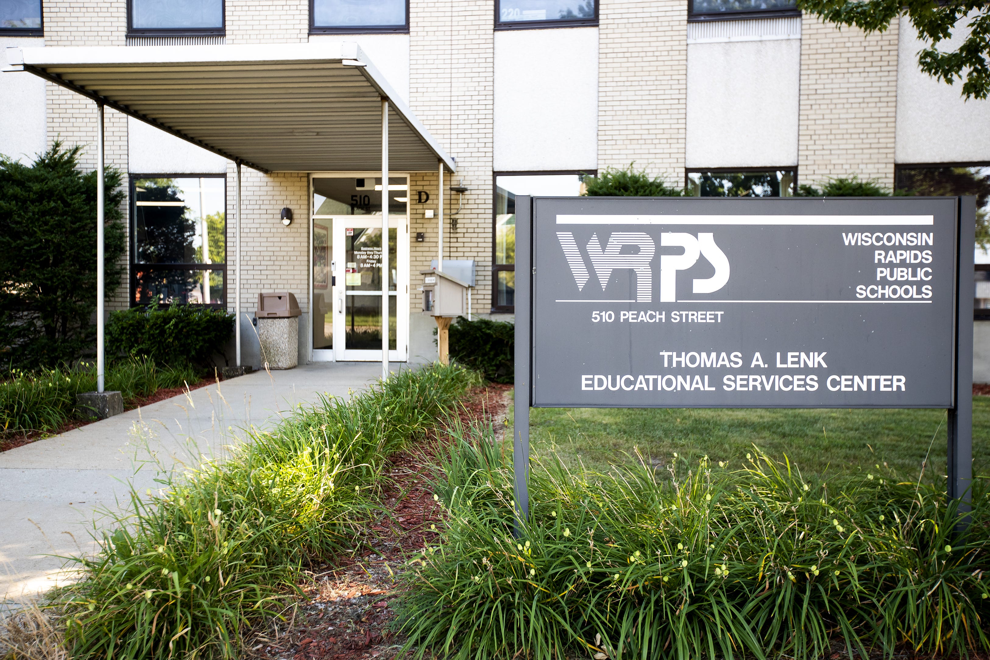 Survey finds community backs possible Wis. Rapids school referendums