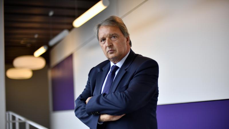 vente d’anderlecht à marc coucke : roger vanden stock hors de cause, van holsbeek et henrotay renvoyés devant le tribunal correctionnel