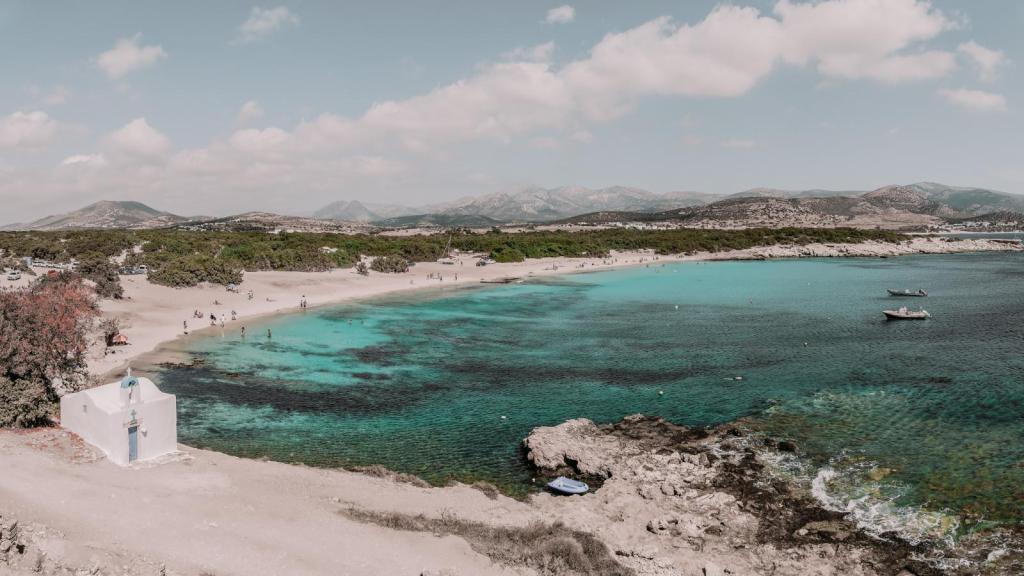 <p>Agios Georgios Beach is a tourist hotspot that is jam-packed during the summer months. However, despite being crowded, its close proximity to the heart of the Island makes it easy to reach.</p><p>If you’re interested in an <a href="https://worldwildschooling.com/top-spots-for-extreme-sports/">adrenaline-filled adventure</a>, this place is a great option because of the numerous water sports, like windsurfing, that you can enjoy. On top of that, its shallow waters make it a tremendous familial spot. </p><p class="has-text-align-center has-medium-font-size">Read also: <a href="https://worldwildschooling.com/greek-islands-hopping-tips/">Greek Island Hopping Tips</a></p>