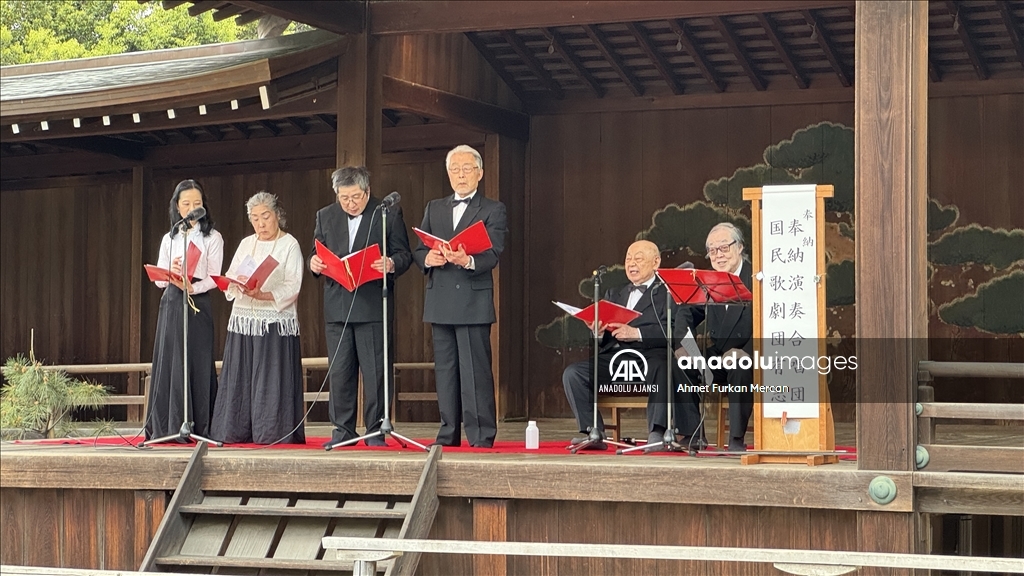 japonya'da iktidar ve muhalefet heyeti tartışmalı yasukuni tapınağı'nı ziyaret etti