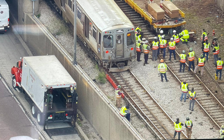 Portion of CTA Blue Line shut down for hours after equipment falls on ...