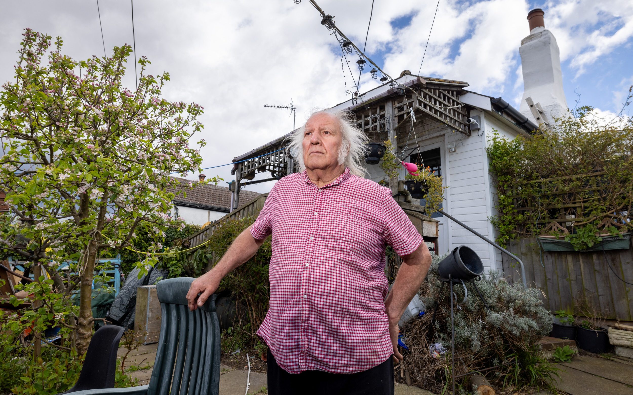 ‘erosion has made my house worthless, but i’m happy to die here’