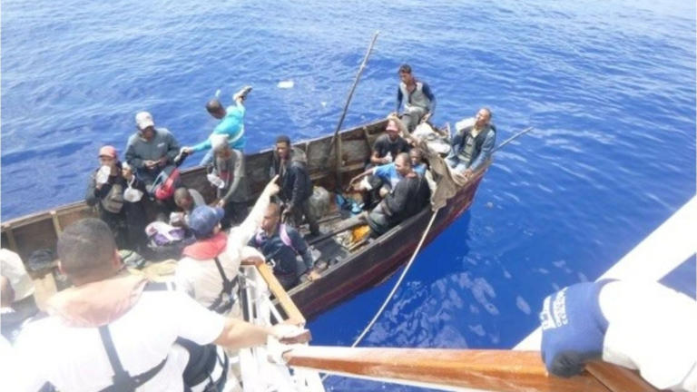 Carnival cruise ship from Florida helps boat with Cuban migrants in distress