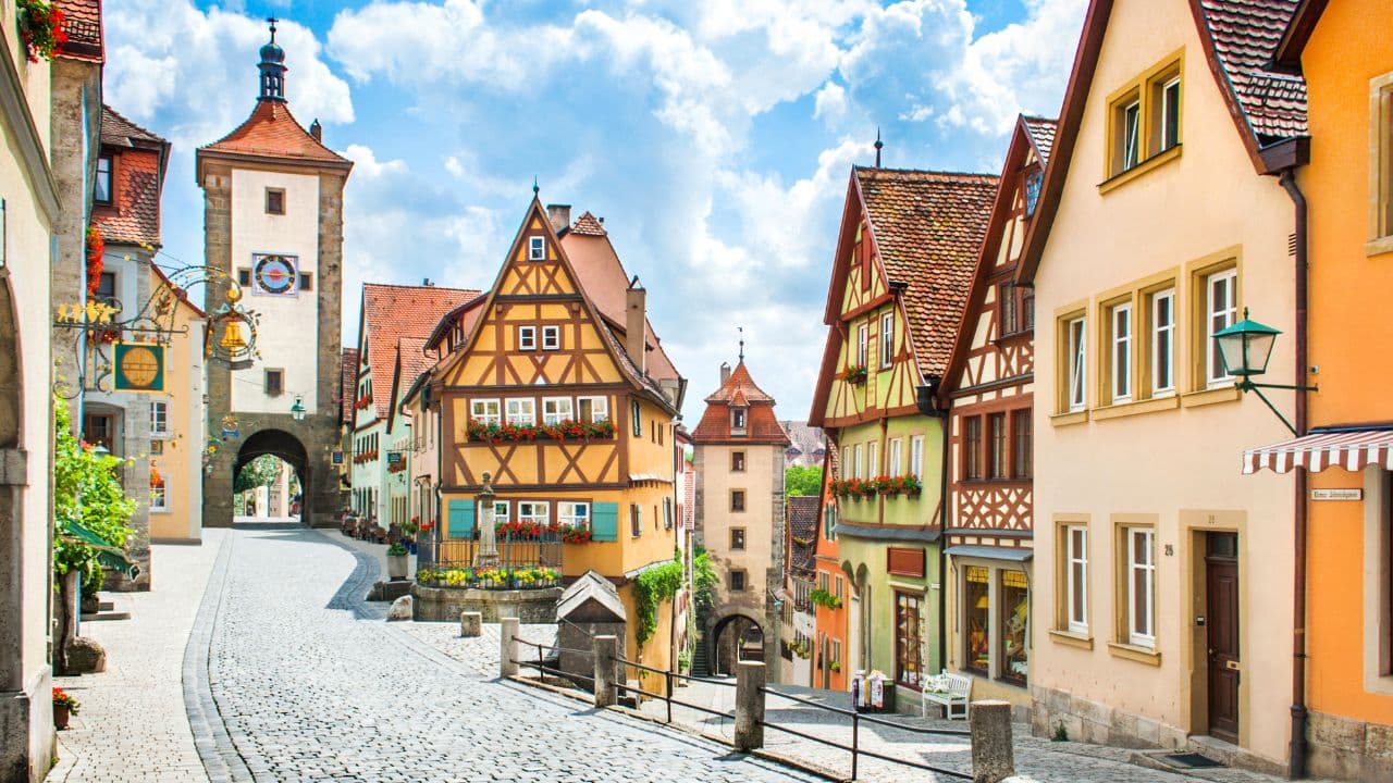 15 Picturesque European Villages That Feel Straight Out Of A Fairytale