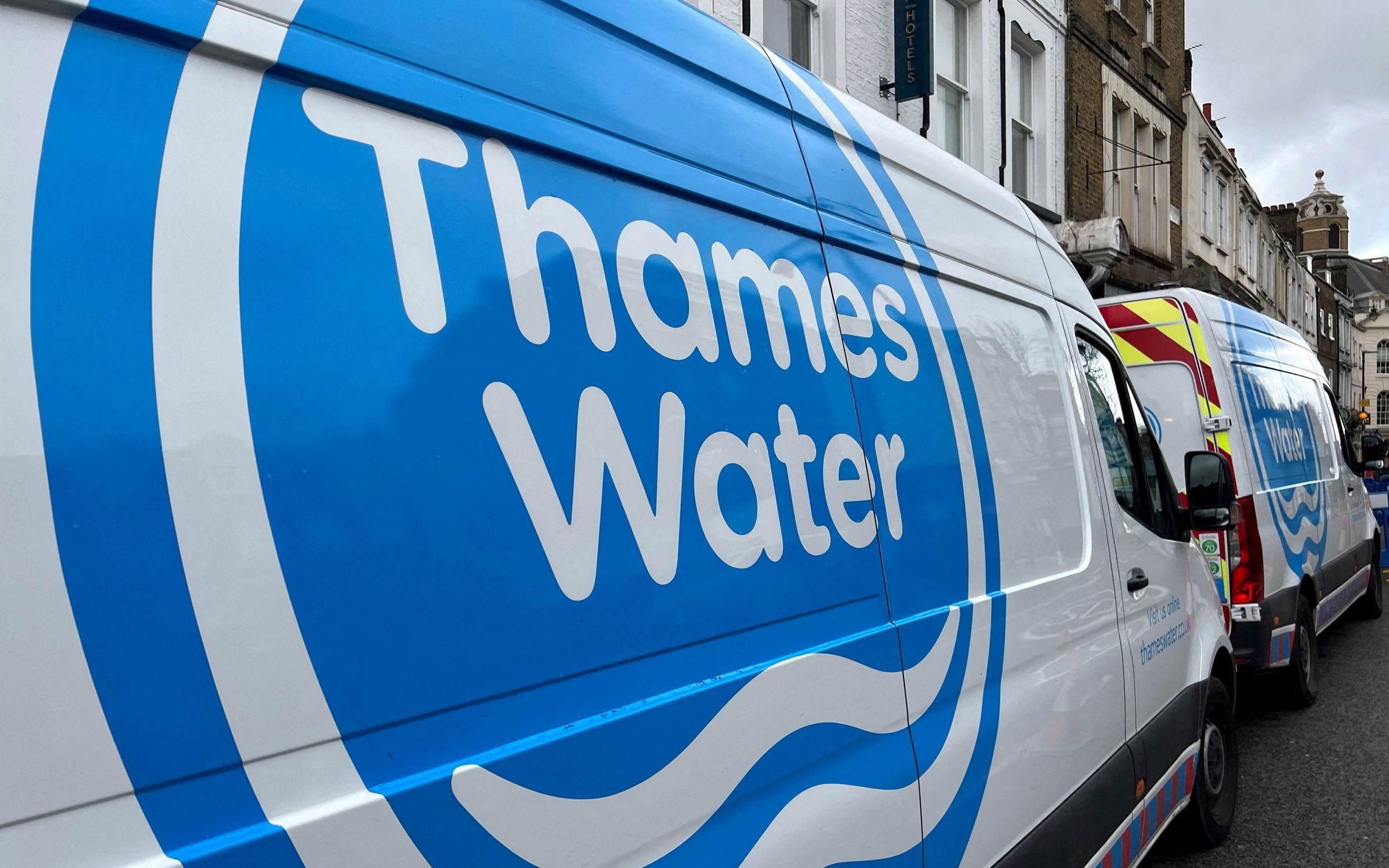 thames water plans £2bn shareholder payouts despite threat of collapse