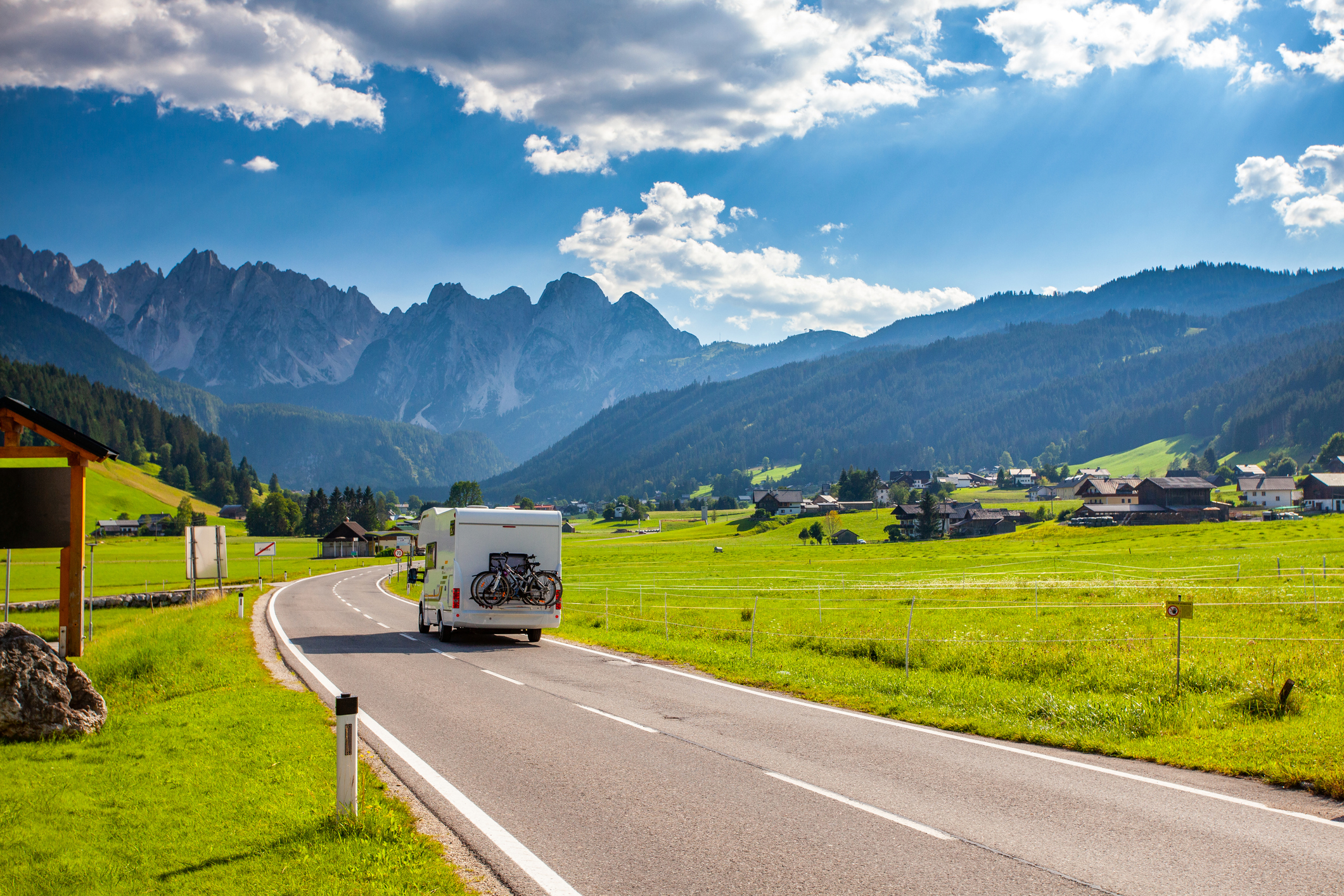 <p>This picturesque trip through Austria takes you to Wörthersee, Weissensee, Millstätter See, and Ossiacher See, which includes breathtaking views of both verdant mountains and crystal-clear lakes.</p>