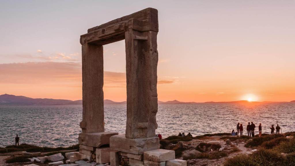 <p><a href="https://worldwildschooling.com/romantic-getaways-in-hidden-corners/">For couples</a> who want to rekindle that spark, heading up to Portara to gaze at the beautiful sunset is the way to go. When visitors come to Naxos, this is one of their favorite things to do. The blue sky contrasting with dancing orange and yellow rays as the sun dips below the water has to be one of the most beautiful experiences.</p><p class="has-text-align-center has-medium-font-size">Read also: <a href="https://worldwildschooling.com/instagrammable-spots-on-greek-islands/">Picture-Perfect Spots in Greece</a></p>