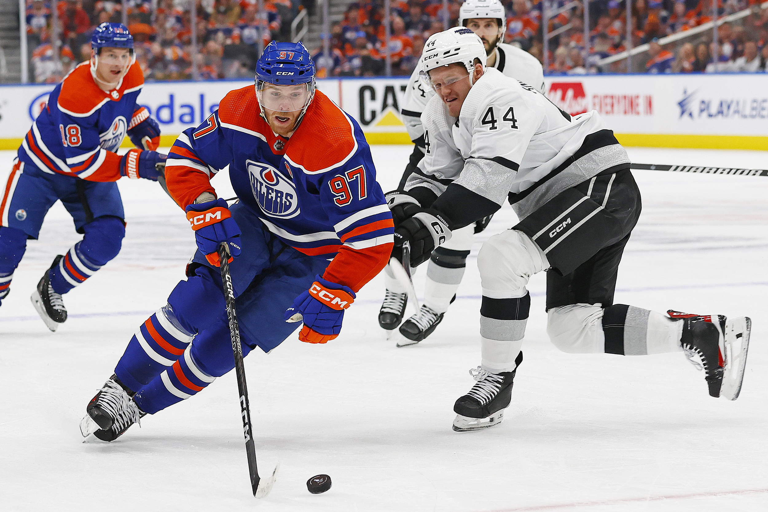 connor mcdavid, zach hyman lead oilers past kings in game 1