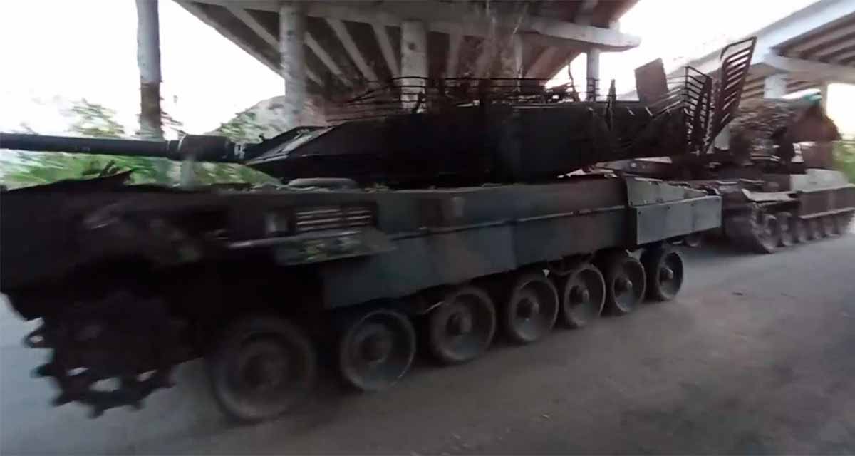 video: ukrainischer leopard-panzer wird nach russland gebracht