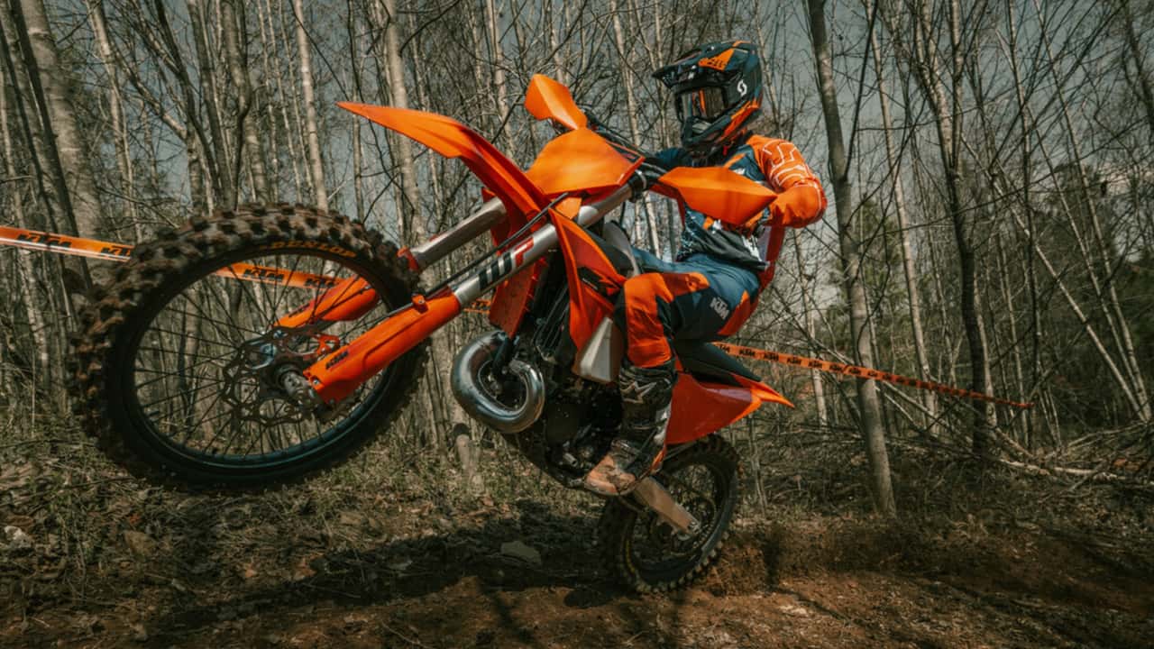 ktm's updated xc and xc-f dirt bikes give you pro-level race tech