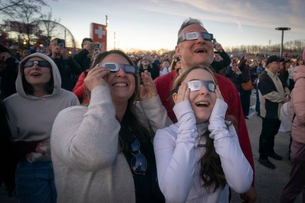 nearly 30 cases of eclipse-related eye damage reported in quebec so far