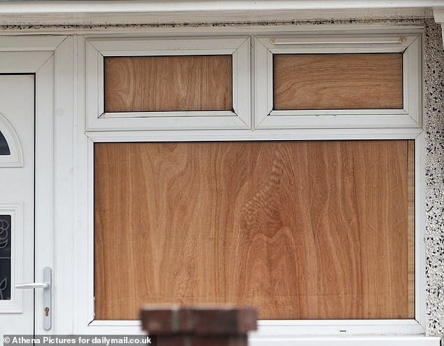 suspected 'dine-and-dashers' have windows smashed by masked gang