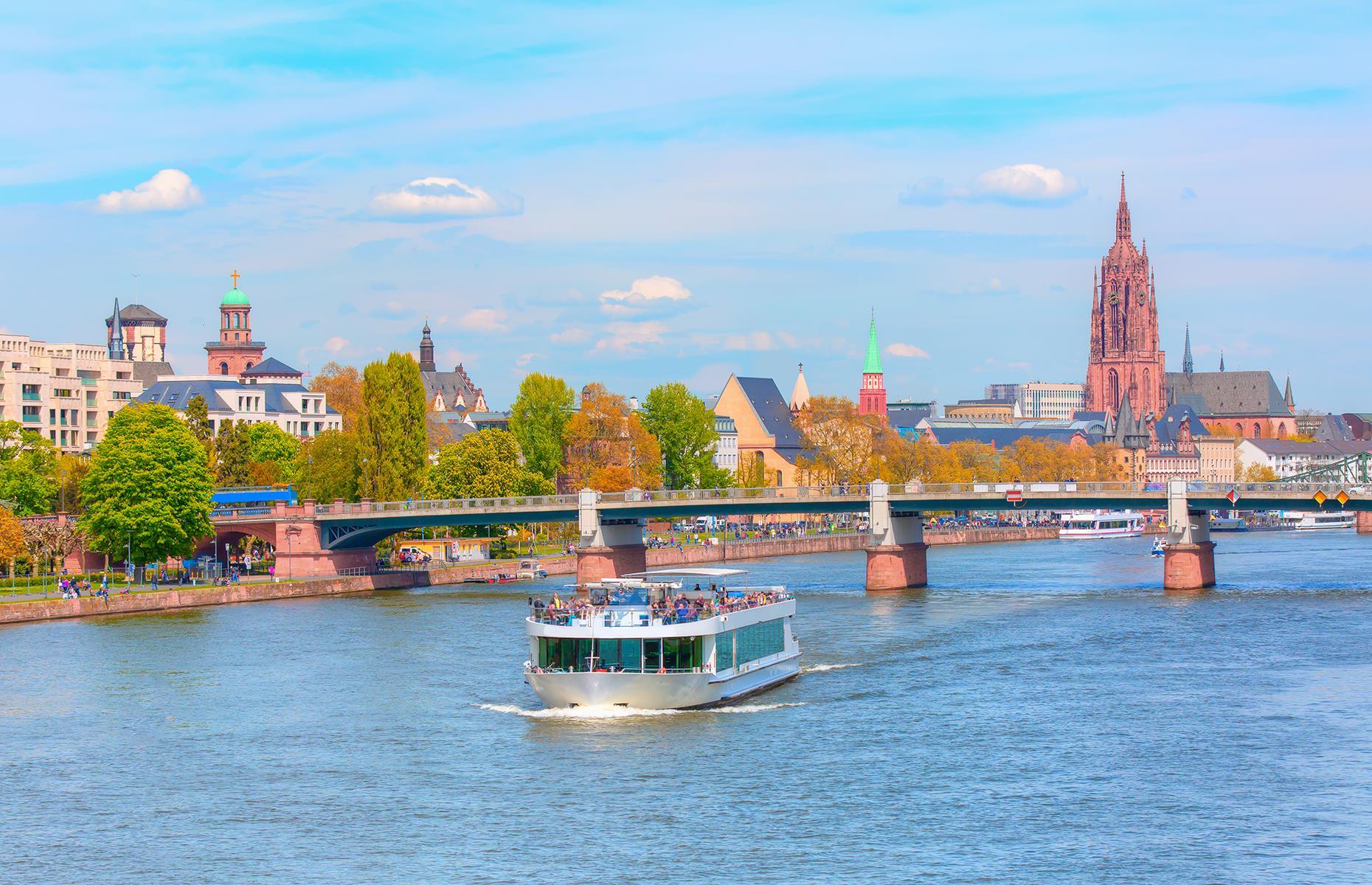 Whether you’re considering a river cruise for the first time or you’ve been navigating the world’s rivers for years, we’ve got 28 fabulous reasons to book a river cruise – from a leisurely float down the marvellous Mekong, to a cruise along the Hudson River.