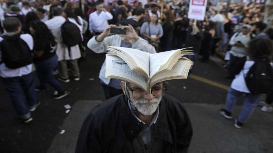 fotos: masiva manifestación contra el ajuste a las universidades públicas