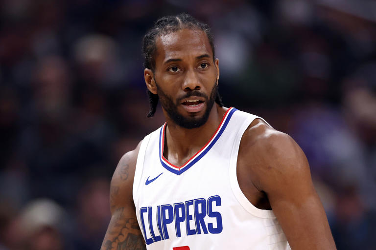 Kawhi Leonard missed the last eight games of the regular season and Game 1 against the Mavericks with knee inflammation. (Katelyn Mulcahy/Getty Images)