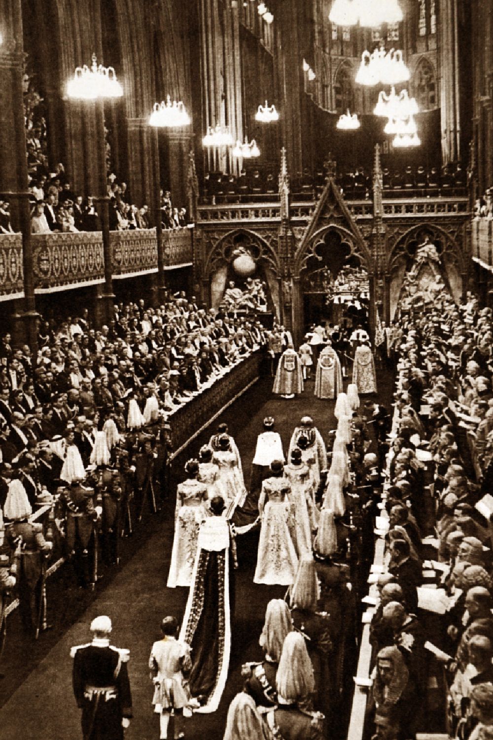 <p>                     The Queen's coronation service was certainly a grand affair, but the actual ceremony only lasted three hours, beginning at 11.15 am. The coronation had six parts: the recognition, the oath, the anointing, the investiture (which includes the crowning), the enthronement and the homage.                   </p>
