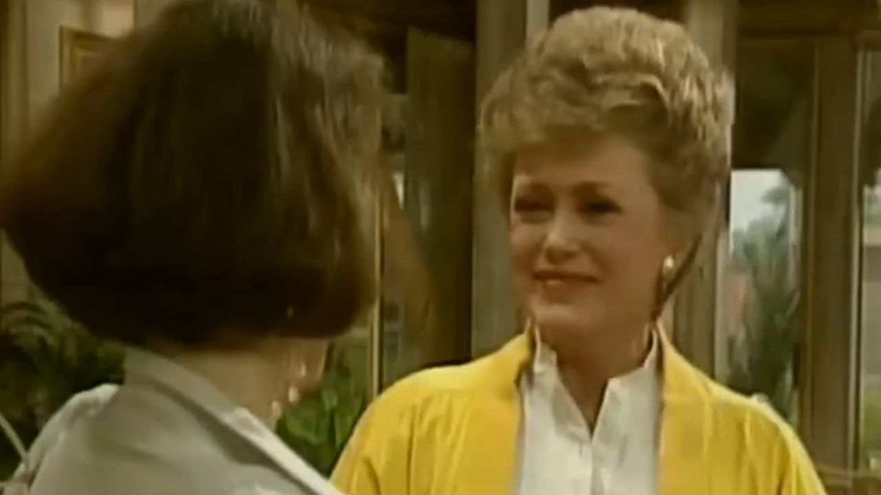 <p>                     Blanche puts a lot of effort into how she looks and has a very strong sense of pride in her beauty. So when her young, pretty niece Lucy Warren (Hallie Todd) comes to visit the gals in Season 1, Blanche can't help but comment on the family resemblance. But, then, neither can Sophia!                   </p>