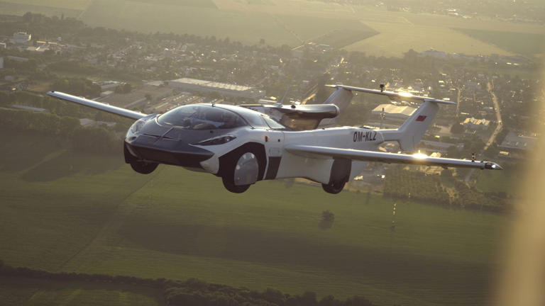 Music legend becomes first passenger in KleinVision flying car