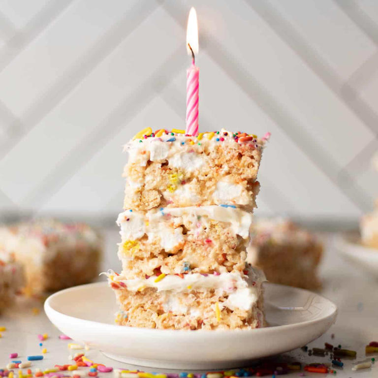 This Birthday Rice Krispie Treats recipe is the best! Funfetti rice krispie treats with sprinkles and delicious cake batter flavor! If you're looking for rice krispie treat cake ideas for a birthday party, or you just love cake batter and funfetti, you're in the right place! And for more sweet treats for a celebration, try...Read More