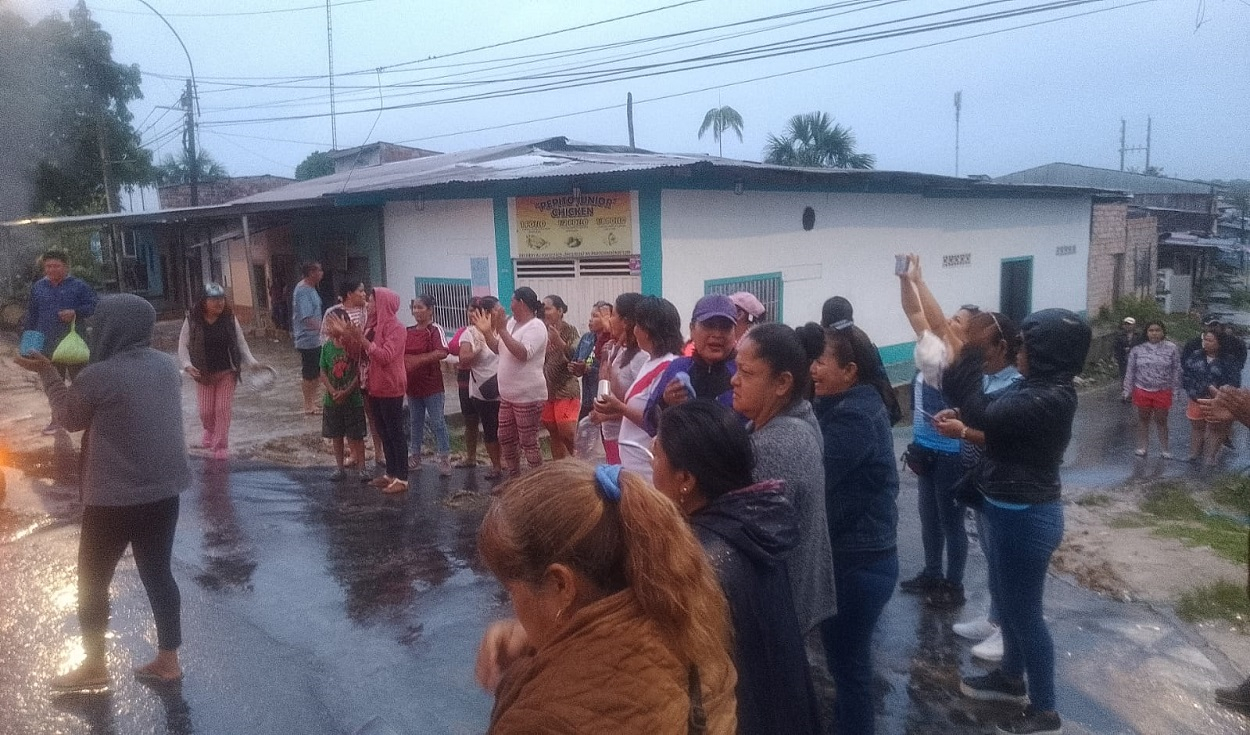 colegio en iquitos se inunda a consecuencia de las lluvias: 600 alumnos son los afectados