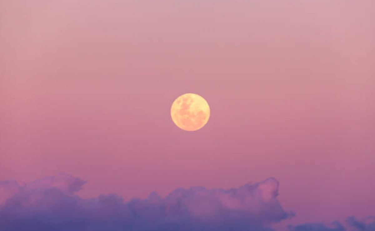 hoy es la cuarta luna llena del 2024 ¿a qué hora se podrá ver la luna rosa en chile?