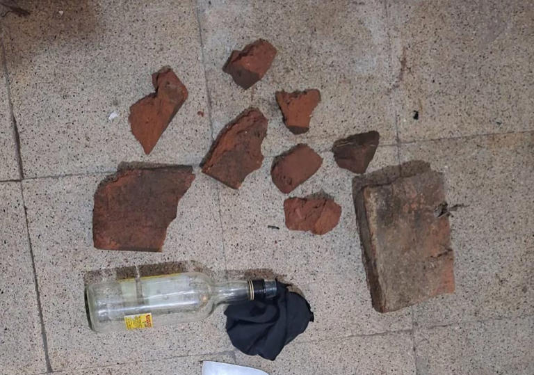 Un Grupo De Menores Atacó Una Comisaría De Córdoba Con Una Bomba Molotov 4977