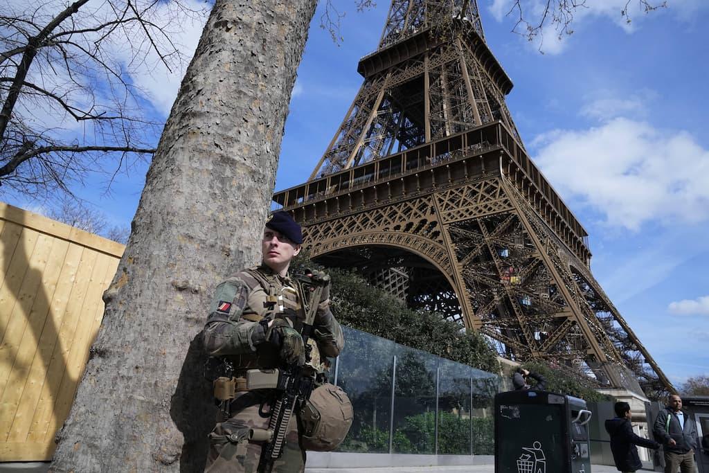 « inédit depuis la deuxième guerre mondiale » : un camp militaire géant bientôt en chantier aux portes de paris