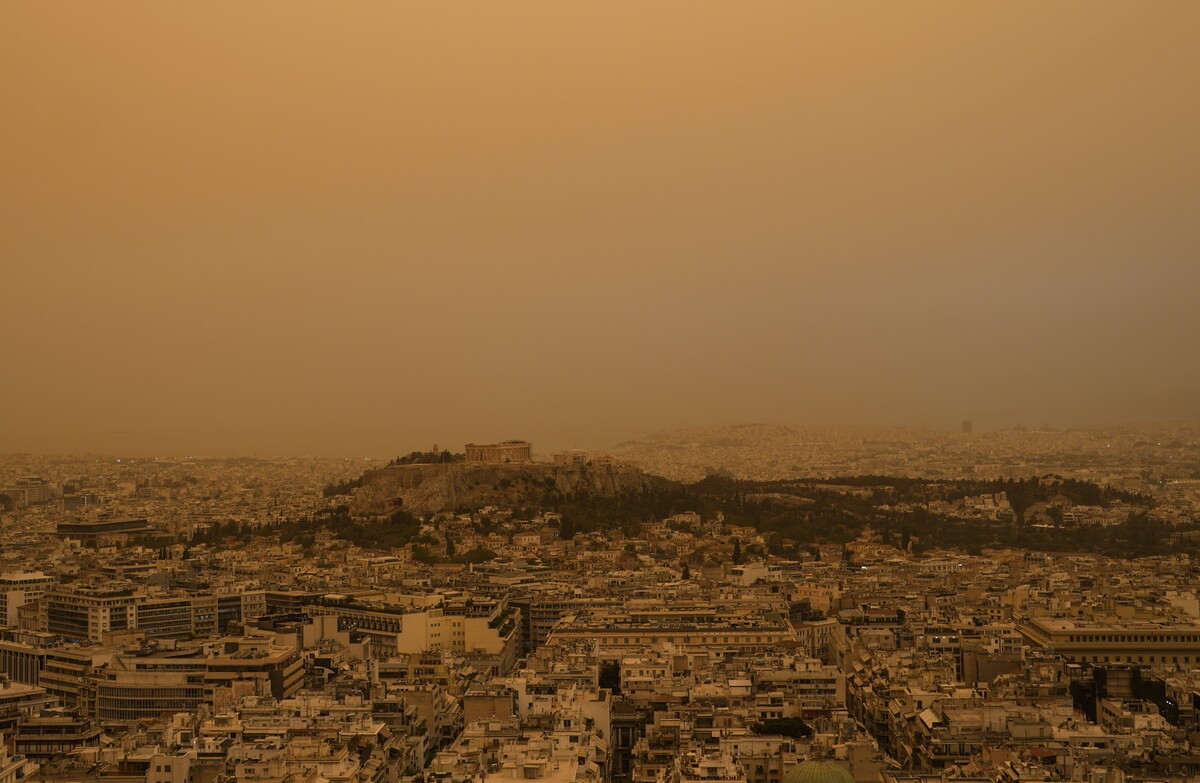 καιρός: απόκοσμες εικόνες – η σκόνη από τη σαχάρα «έπνιξε» τη χώρα – πότε θα υποχωρήσει το φαινόμενο