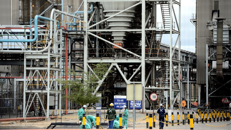 amplats production falls as it forges ahead with retrenchment plans