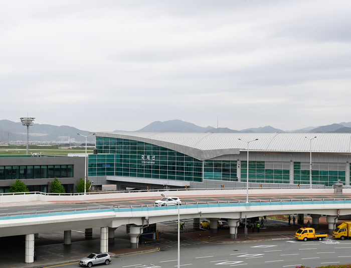 김해공항 국제선 청사 증축 5년 만에 완공, 직항 국제노선 늘리기로
