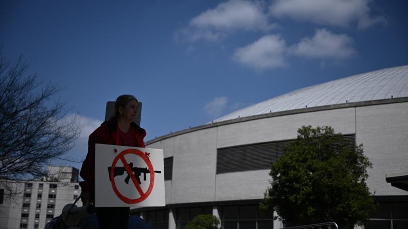 etats-unis : le tennessee veut autoriser les enseignants à porter une arme